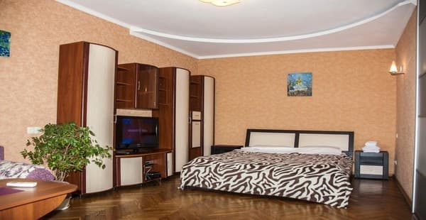 Квартира Home Hotel ул. Малая Житомирская, 10