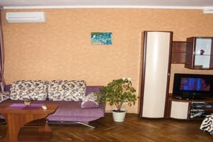 Home Hotel ул. Малая Житомирская, 10 3