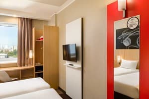 Ibis Kyiv Railway Station 2