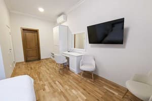 Kyiv Honchara Hotel 4