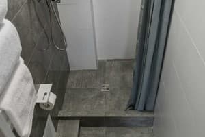 Квартира MYFREEDOM near NIVKY Residential Complex. Апартаменты двухместный в бордовой тематике студия 5 6