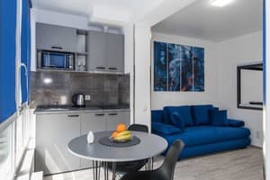 Квартира MYFREEDOM near NIVKY Residential Complex. Апартаменты двухместный в синей тематике студия 3 1