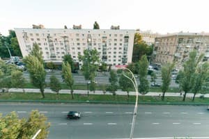 бульвар Леси Украинки 3 30