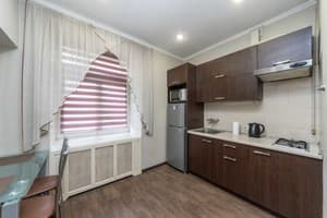 на ул. Коновальца 7/9 8