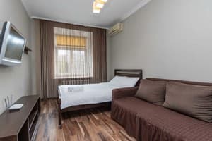 на ул. Коновальца 7/9 3