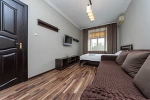 на ул. Коновальца 7/9 4