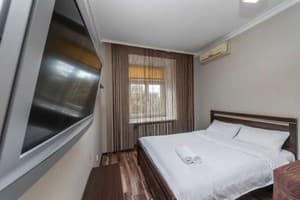 на ул. Коновальца 7/9 1