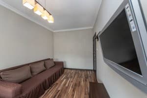 на ул. Коновальца 7/9 5