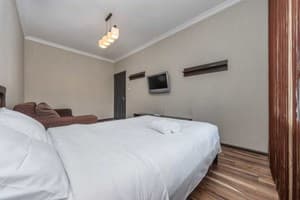 на ул. Коновальца 7/9 2