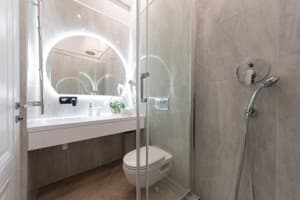 на ул. Крещатик 25 24