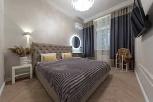 на ул. Крещатик 25 10