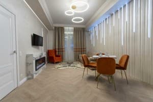 на ул. Крещатик 25 12