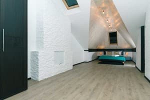 в центре города, по ул. Михайловская 16 5